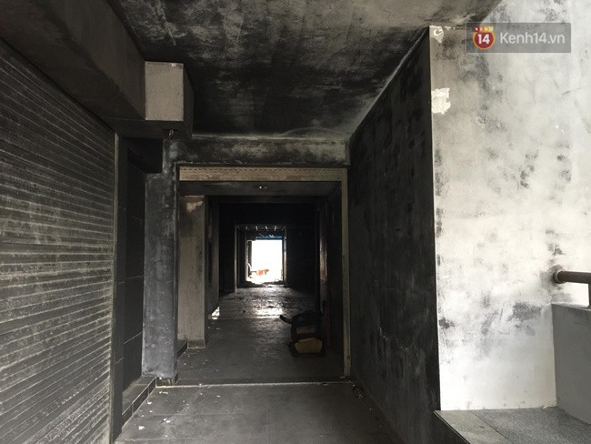 Khung cảnh ám ảnh trong chung cư Carina 3 ngày sau vụ cháy khiến 13 người thiệt mạng